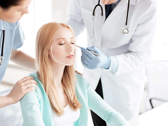 新氧事件揭開的僅僅是醫美行業亂象的冰山一角。為醫療美容亂象買單的,最終還是消費者。